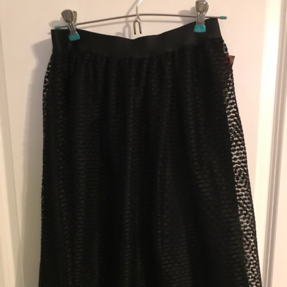 NEW - xhilaration skirt - two layers - s/small